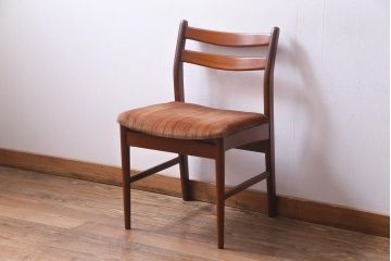 ヴィンテージ家具　北欧ビンテージ　チーク材　レトロで温かな雰囲気漂うダイニングチェア(椅子、ワークチェア)(3)