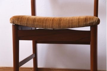 ヴィンテージ家具　北欧ビンテージ　チーク材　レトロで温かな雰囲気漂うダイニングチェア(椅子、ワークチェア)