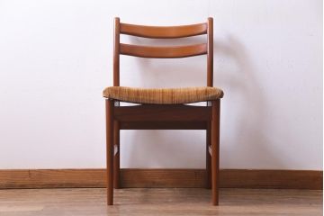 ヴィンテージ家具　北欧ビンテージ　チーク材　レトロで温かな雰囲気漂うダイニングチェア(椅子、ワークチェア)