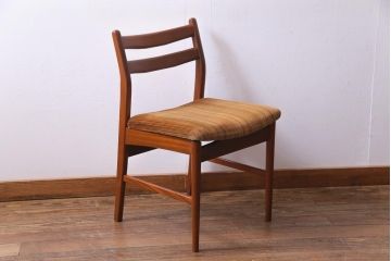 ヴィンテージ家具　北欧ビンテージ　チーク材　レトロで温かな雰囲気漂うダイニングチェア(椅子、ワークチェア)