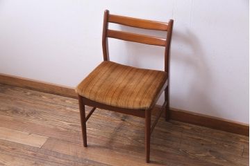 ヴィンテージ家具　北欧ビンテージ　チーク材　レトロで温かな雰囲気漂うダイニングチェア(椅子、ワークチェア)