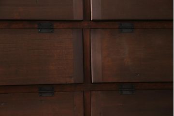 ラフジュ工房オリジナル　古材リメイク　前板サワラ材　脚付き　パタパタ扉が使い勝手の良い収納棚(リビングボード、戸棚、下駄箱)(1)