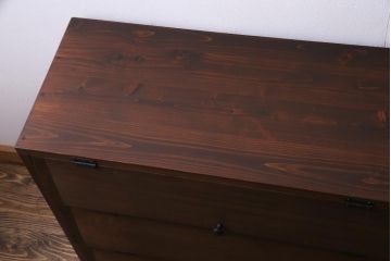 ラフジュ工房オリジナル　古材リメイク　前板サワラ材　脚付き　パタパタ扉が使い勝手の良い収納棚(リビングボード、戸棚、下駄箱)(1)
