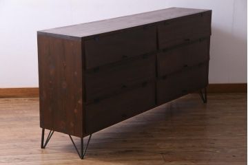 ラフジュ工房オリジナル　古材リメイク　前板サワラ材　鉄脚付き　パタパタ扉が使い勝手の良い収納棚(リビングボード、戸棚、下駄箱)