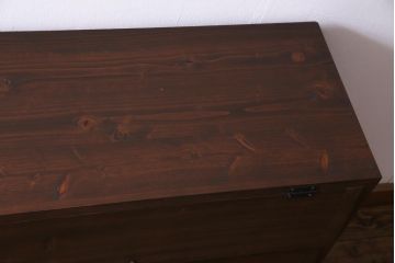 ラフジュ工房オリジナル　古材リメイク　前板サワラ材　鉄脚付き　パタパタ扉が使い勝手の良い収納棚(リビングボード、戸棚、下駄箱)