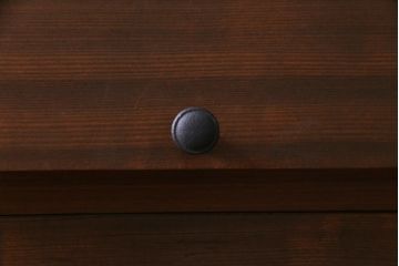 ラフジュ工房オリジナル　古材リメイク　前板サワラ材　鉄脚付き　パタパタ扉が使い勝手の良い収納棚(リビングボード、戸棚、下駄箱)