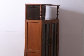 レトロ家具　昭和レトロ　大振り　飾り棚付き　モールガラスがアクセントになったブックケース(本箱、戸棚)