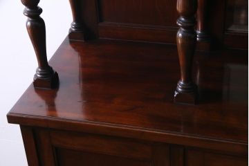 アンティーク家具　イギリスアンティーク　ウォールナット材　鏡付き　凛とした佇まいの大型キャビネット(収納棚、戸棚)