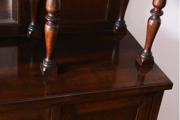 アンティーク家具　イギリスアンティーク　ウォールナット材　鏡付き　凛とした佇まいの大型キャビネット(収納棚、戸棚)