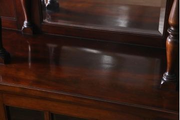 アンティーク家具　イギリスアンティーク　ウォールナット材　鏡付き　凛とした佇まいの大型キャビネット(収納棚、戸棚)