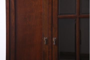 アンティーク家具　イギリスアンティーク　ウォールナット材　鏡付き　凛とした佇まいの大型キャビネット(収納棚、戸棚)