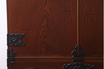 中古　民芸家具　漆塗り　ケヤキの杢目が力強いワードローブ(洋服タンス)