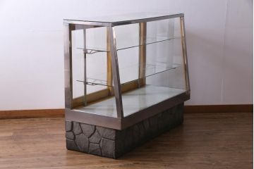 レトロ家具　昭和レトロ　異なる素材が組み合わさったユニークなガラスケース(ショーケース、陳列棚)