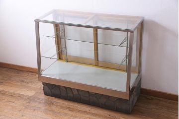レトロ家具　昭和レトロ　異なる素材が組み合わさったユニークなガラスケース(ショーケース、陳列棚)