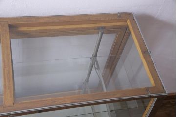 レトロ家具　昭和レトロ　異なる素材が組み合わさったユニークなガラスケース(ショーケース、陳列棚)