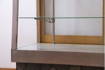 レトロ家具　昭和レトロ　異なる素材が組み合わさったユニークなガラスケース(ショーケース、陳列棚)