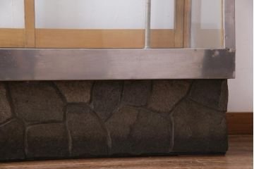 レトロ家具　昭和レトロ　異なる素材が組み合わさったユニークなガラスケース(ショーケース、陳列棚)