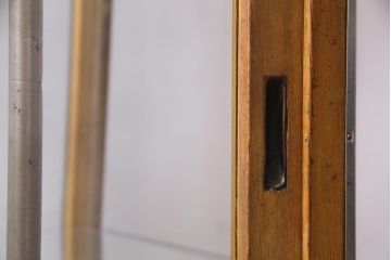 レトロ家具　昭和レトロ　異なる素材が組み合わさったユニークなガラスケース(ショーケース、陳列棚)