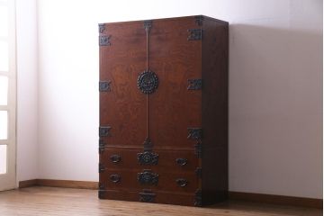 中古　民芸家具　漆塗り　ケヤキの杢目が力強いワードローブ(洋服タンス)(1)