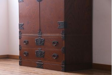 中古　民芸家具　漆塗り　ケヤキの杢目が力強いワードローブ(洋服タンス)(1)