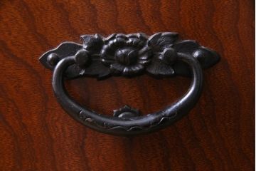 中古　民芸家具　漆塗り　ケヤキの杢目が力強いワードローブ(洋服タンス)(1)