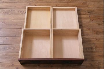 中古美品　ケヤキ材　金具の意匠が繊細な民芸食器棚(水屋箪笥、収納棚、戸棚)(定価約45万円)