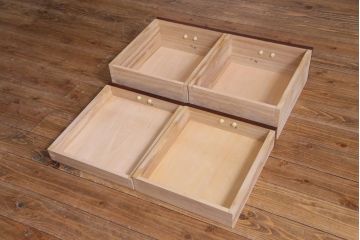 中古美品　ケヤキ材　金具の意匠が繊細な民芸食器棚(水屋箪笥、収納棚、戸棚)(定価約45万円)