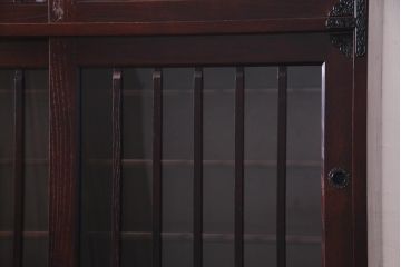 中古美品　ケヤキ材　金具の意匠が繊細な民芸食器棚(水屋箪笥、収納棚、戸棚)(定価約45万円)