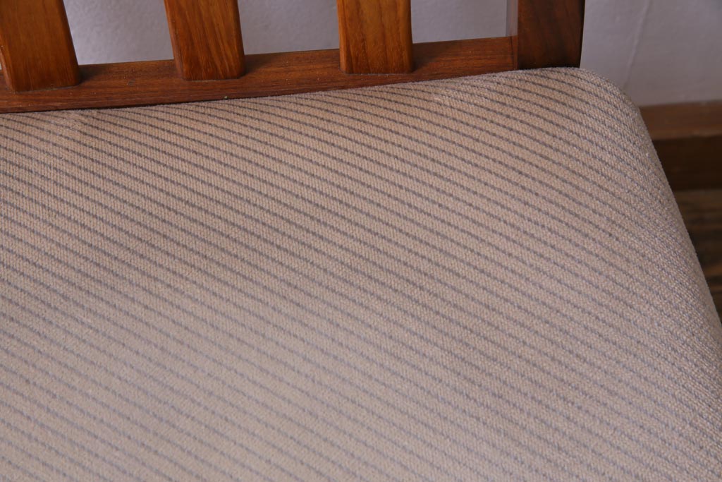 ヴィンテージ家具　北欧ビンテージ　G-PLAN(ジープラン)　チーク材の温もり溢れるダイニングチェア(椅子)(1)