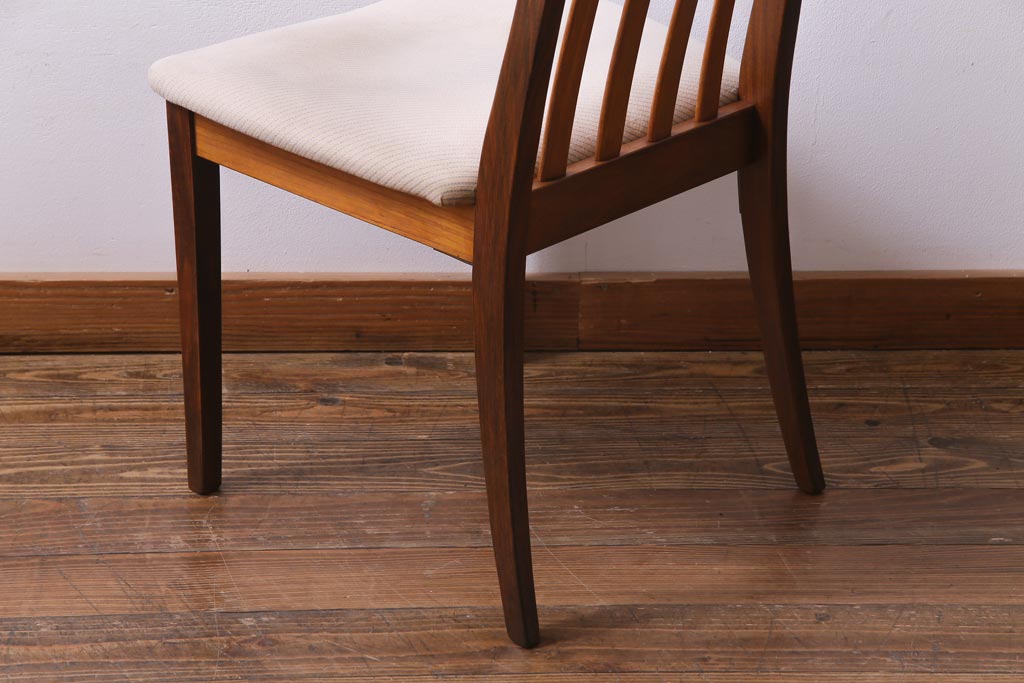 ヴィンテージ家具　北欧ビンテージ　G-PLAN(ジープラン)　チーク材の温もり溢れるダイニングチェア(椅子)(1)