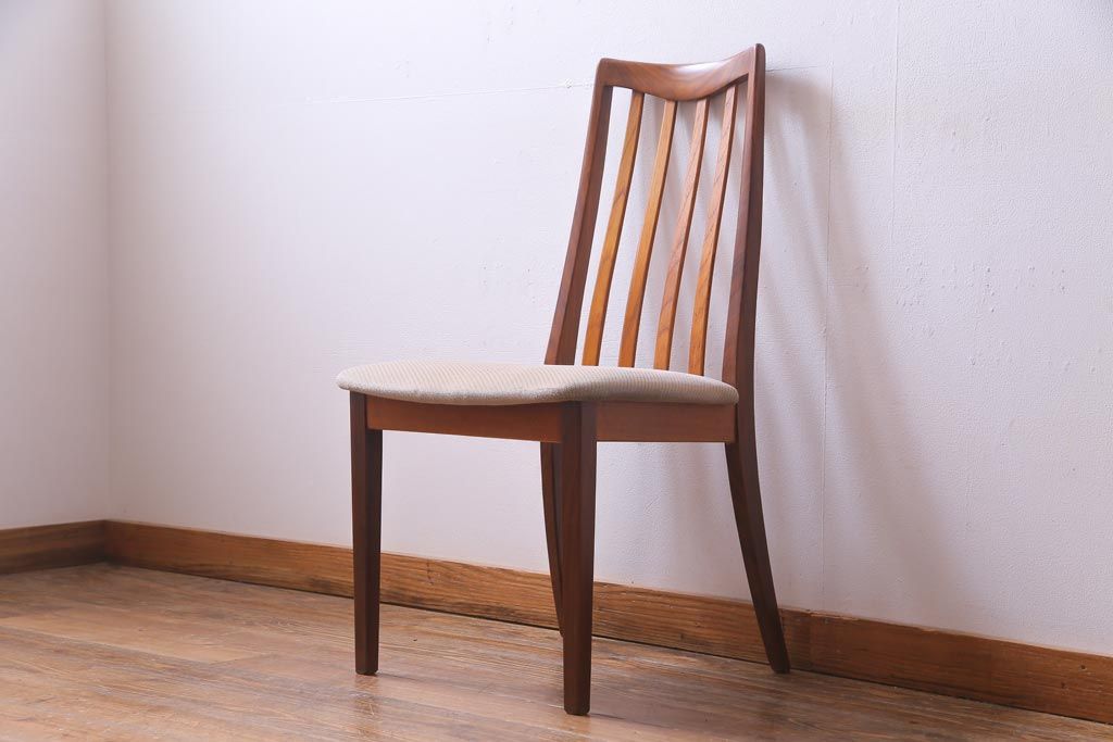 ヴィンテージ家具　北欧ビンテージ　G-PLAN(ジープラン)　チーク材の温もり溢れるダイニングチェア(椅子)(2)
