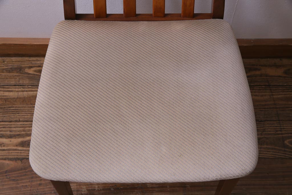 ヴィンテージ家具　北欧ビンテージ　G-PLAN(ジープラン)　チーク材の温もり溢れるダイニングチェア(椅子)(2)