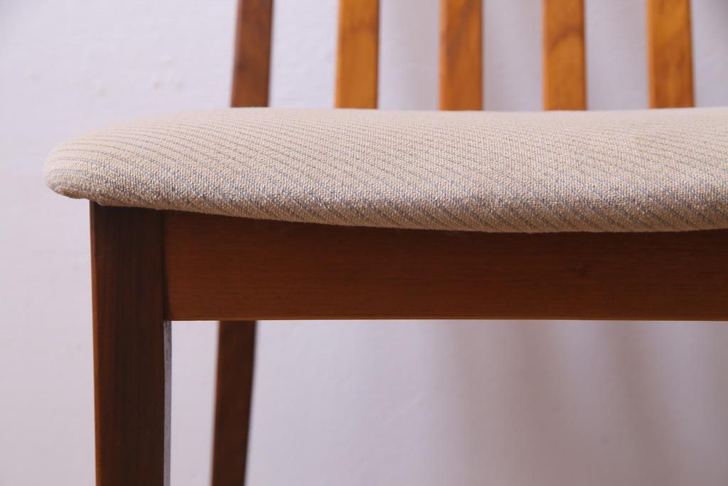 ヴィンテージ家具　北欧ビンテージ　G-PLAN(ジープラン)　チーク材の温もり溢れるダイニングチェア(椅子)(2)