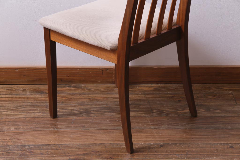 ヴィンテージ家具　北欧ビンテージ　G-PLAN(ジープラン)　チーク材の温もり溢れるダイニングチェア(椅子)(2)