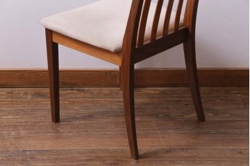 ヴィンテージ家具　北欧ビンテージ　G-PLAN(ジープラン)　チーク材の温もり溢れるダイニングチェア(椅子)(2)