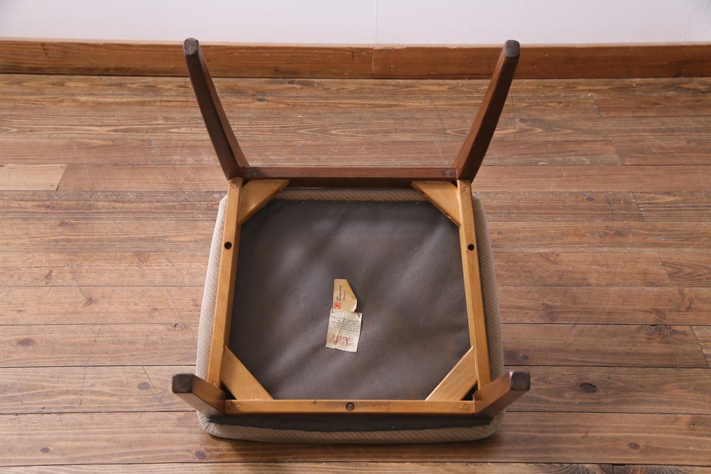 ヴィンテージ家具　北欧ビンテージ　G-PLAN(ジープラン)　チーク材の温もり溢れるダイニングチェア(椅子)(2)