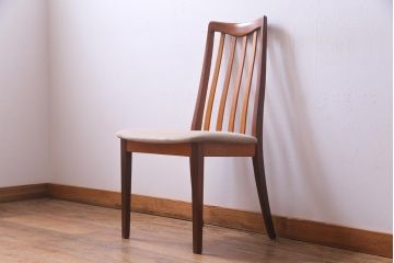 ヴィンテージ家具　北欧ビンテージ　G-PLAN(ジープラン)　チーク材の温もり溢れるダイニングチェア(椅子)(3)