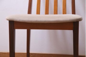 ヴィンテージ家具　北欧ビンテージ　G-PLAN(ジープラン)　チーク材の温もり溢れるダイニングチェア(椅子)(3)
