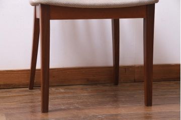 ヴィンテージ家具　北欧ビンテージ　G-PLAN(ジープラン)　チーク材の温もり溢れるダイニングチェア(椅子)