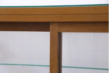 レトロ家具　昭和　すっきりとしたデザインのレトロな脚付きガラスケース(ショーケース、陳列棚)