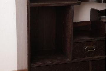 アンティーク家具　和製アンティーク　前面桑材　結霜ガラス入り　大人の雰囲気が漂うシックな茶箪笥(収納棚、飾り棚)