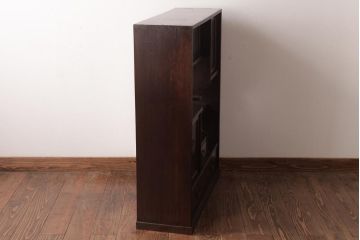 アンティーク家具　和製アンティーク　前面桑材　結霜ガラス入り　大人の雰囲気が漂うシックな茶箪笥(収納棚、飾り棚)