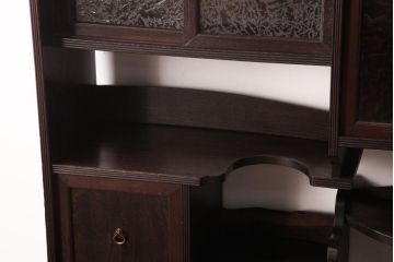 アンティーク家具　和製アンティーク　前面桑材　結霜ガラス入り　大人の雰囲気が漂うシックな茶箪笥(収納棚、飾り棚)