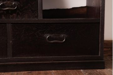 アンティーク家具　和製アンティーク　前面桑材　結霜ガラス入り　大人の雰囲気が漂うシックな茶箪笥(収納棚、飾り棚)