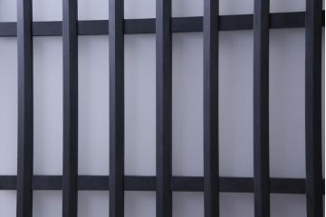 ペイント建具　すりガラス入り　クラシカルなデザインのガラス戸(引き戸、建具)2枚セット