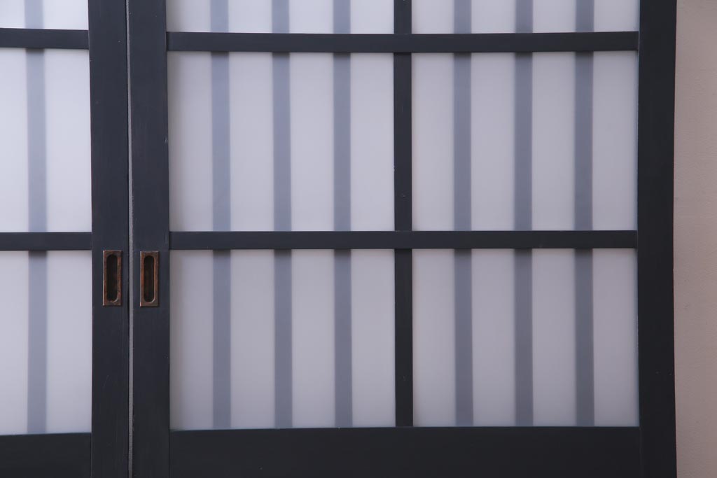 ペイント建具　すりガラス入り　クラシカルなデザインのガラス戸(引き戸、建具)2枚セット