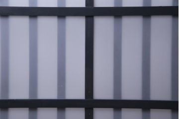 ペイント建具　すりガラス入り　クラシカルなデザインのガラス戸(引き戸、建具)2枚セット