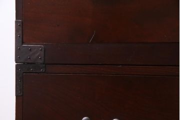 アンティーク家具　和製アンティーク　前面ケヤキ材　漆塗り　赤みがかった色合いが魅力的な重ね箪笥(衣装箪笥、和タンス、チェスト)