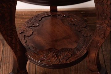 アンティーク雑貨　中古　伝統工芸　軽井沢彫り　華やかで繊細な彫刻が目を惹く花台(飾り台、サイドテーブル)