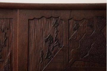 和製アンティーク　工芸家具　竹の支柱が目を引く!彫刻が見事な飾り棚(茶棚)